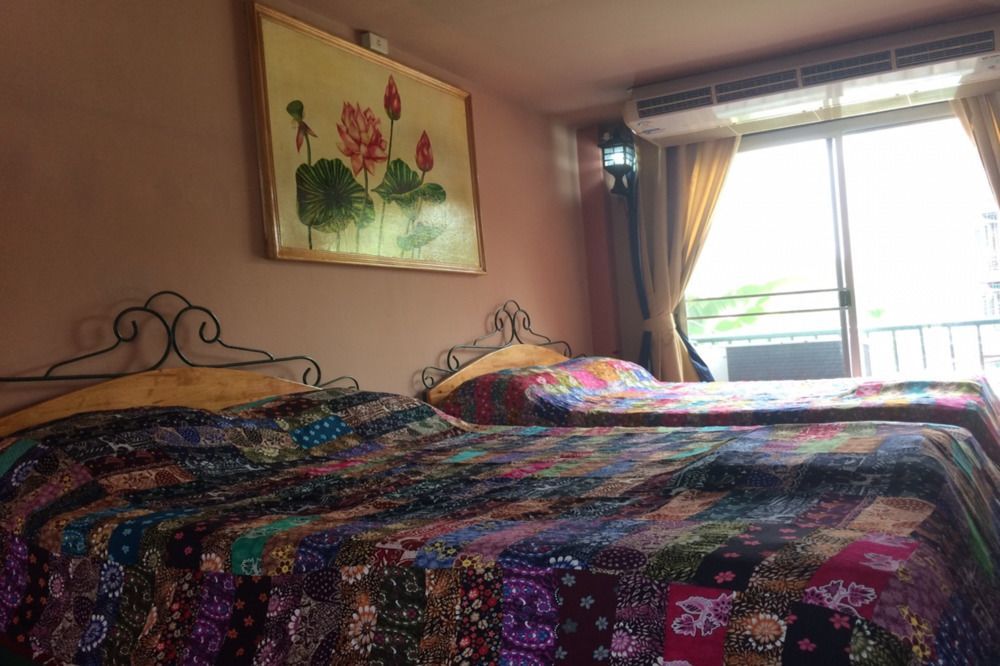 Baankhunmae Apartment Бангкок Экстерьер фото