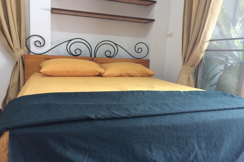 Baankhunmae Apartment Бангкок Экстерьер фото
