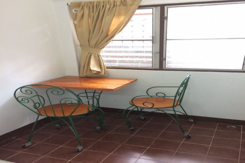 Baankhunmae Apartment Бангкок Экстерьер фото
