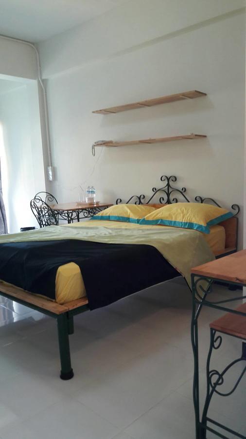 Baankhunmae Apartment Бангкок Экстерьер фото